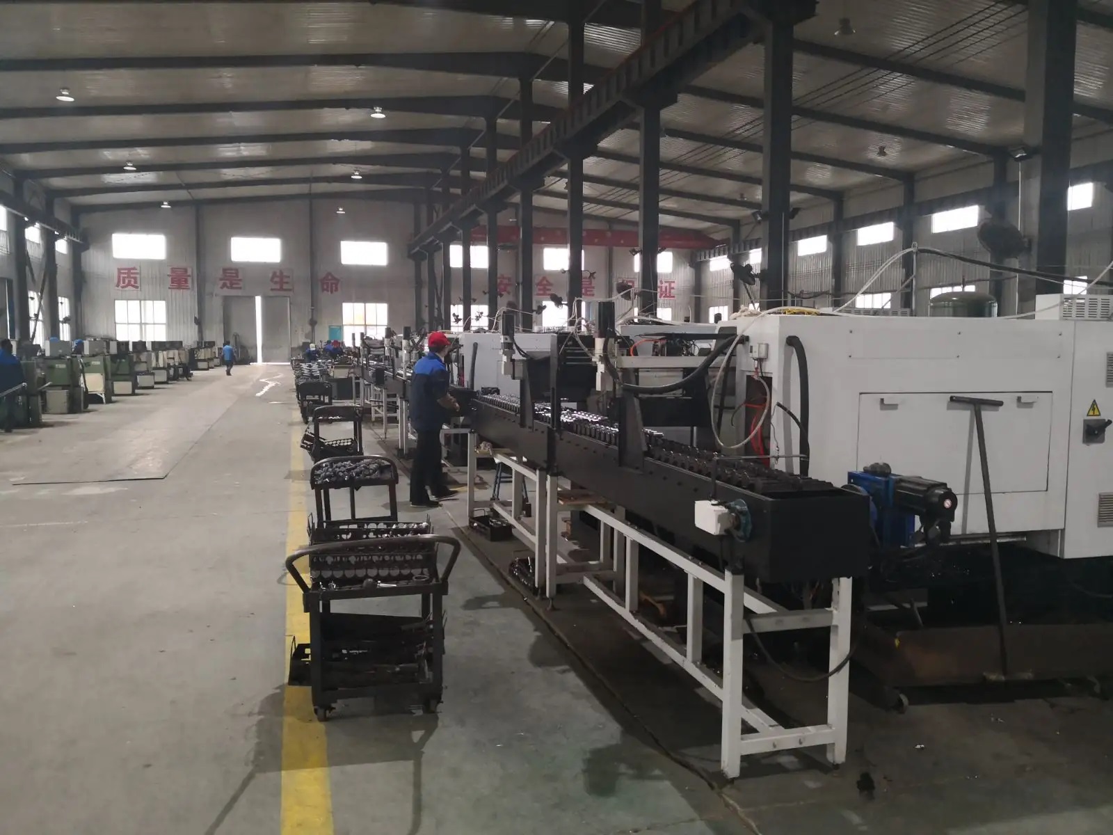 緊固件標(biāo)準(zhǔn)件生產(chǎn)車(chē)間展示